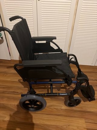 Silla de ruedas plegable nueva
