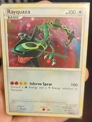 Carta Pokémon Rayquaza 2011 estado exelent