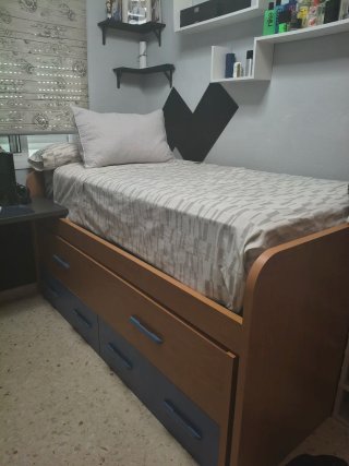 Escritorio madera con cajonera azul
