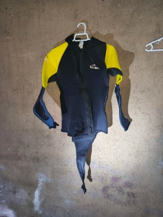 Chaqueta neopreno talla 3 o talla m. Seland aneto.