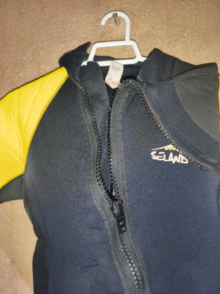 Chaqueta neopreno talla 3 o talla m. Seland aneto.