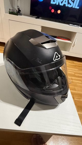 Casco de moto negro