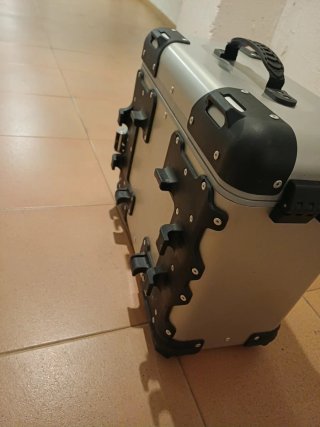 Baúl y herrajes maletas laterales originales voge
