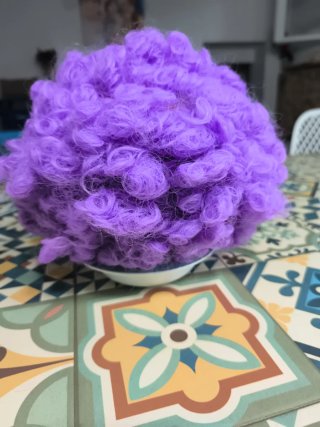 Peluca de payaso morada