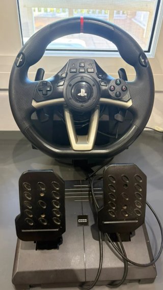 Volante y Pedales HORI PS4