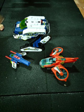 Juguetes de policía y helicóptero