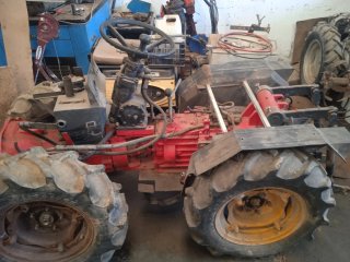 Tractor agrícola pequeño