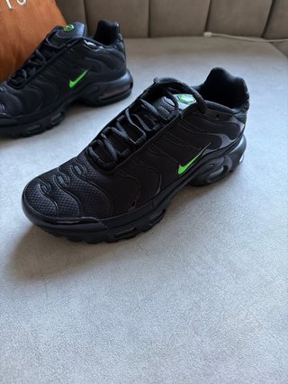 Zapatillas Nike TN Negras con detalles Verdes
