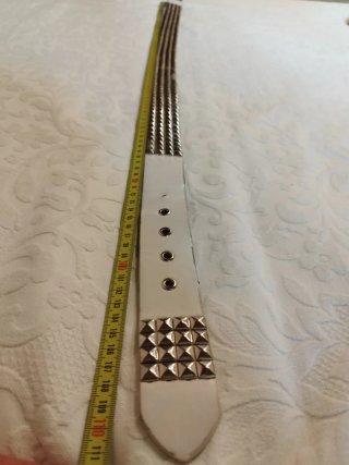 Cintura bianca con borchie argento