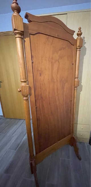Espejo de pie de madera