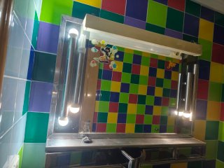 Mueble de baño plateado