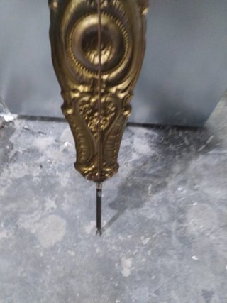 Péndulo Morez comtoise original 1'20 sol repujado
