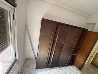 Armario de madera antiguo