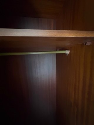 Armario de madera antiguo