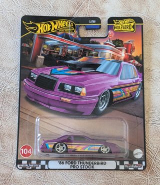 Hot Wheels Boulevard 86 Ford Thunderbird Pro Stock