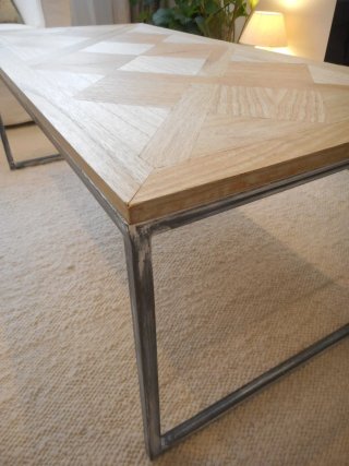 Mesa de centro de madera y metal