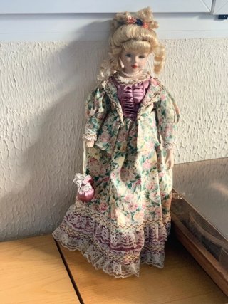 Muñeca de estilo porcelana vintage floral