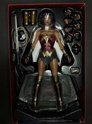 1/6 Hot Toys  Wonder Woman BVS