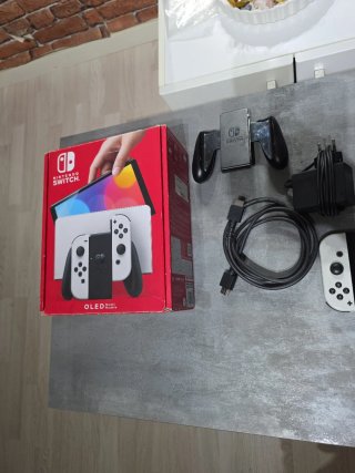 Nintendo Switch OLED Bianca