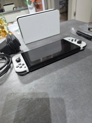 Nintendo Switch OLED Bianca