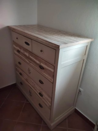 Cajonera de madera estilo rústico