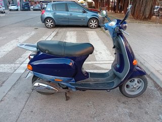 Piaggio Vespa Azul Scooter 49cc