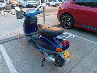 Piaggio Vespa Azul Scooter 49cc