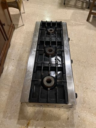 Cocina de gas 3 fuegos marca (sala )muy robusta