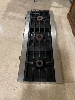 Cocina de gas 3 fuegos marca (sala )muy robusta