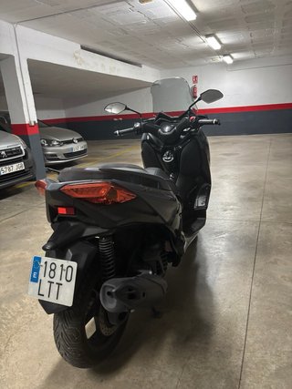 Yamaha XMAX Tech MAX Gris
