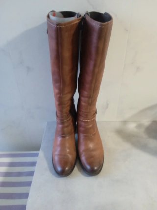 Botas altas de cuero marrón