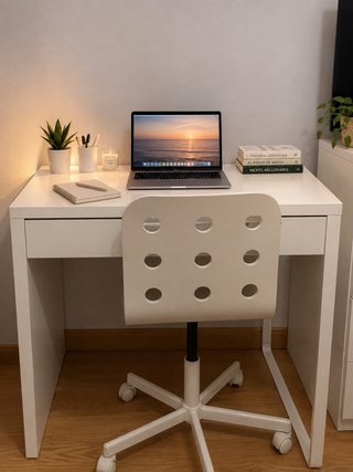 Escritorio Ikea con cajón y silla