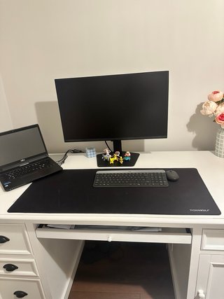 Escritorio blanco clásico con cajones + silla