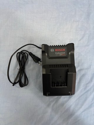 Cargador Bosch 18V 4A