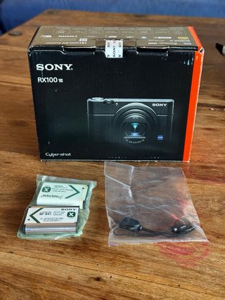 Cámara Sony RX100 VII + accesorios