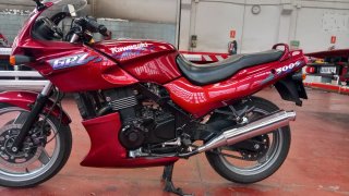 Kawasaki GPZ 500S - Estado de Colección