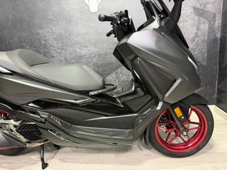 Honda Forza 125 Edición Especial ABS Gris/Rojo