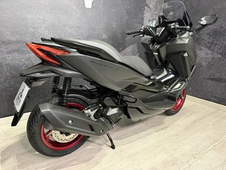 Honda Forza 125 Edición Especial ABS Gris/Rojo