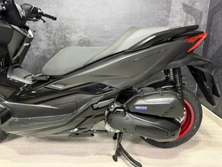 Honda Forza 125 Edición Especial ABS Gris/Rojo