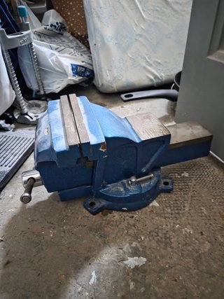 Tornillo de banco azul