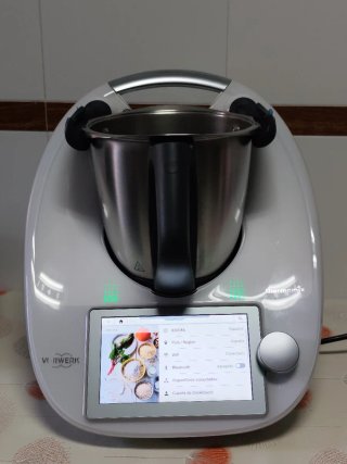 Thermomix TM6 + accesorios.