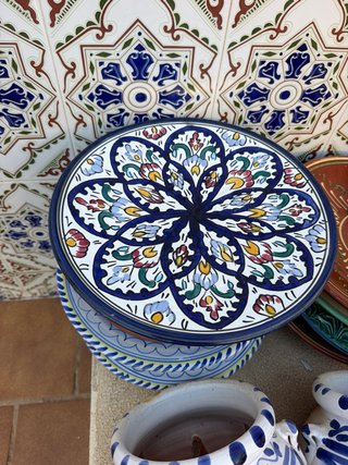 Platos decorativos de cerámica y terracota