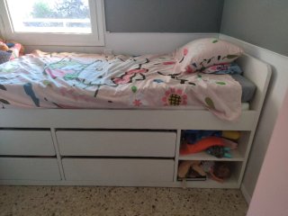 Cama infantil con cajoneras
