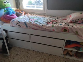 Cama infantil con cajoneras