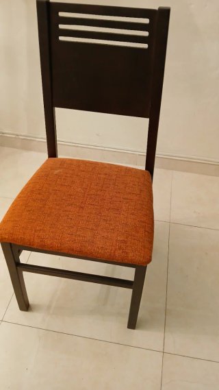 Sillas de comedor de madera y tela
