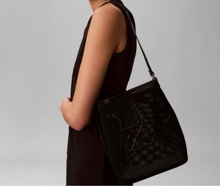 Bolso Calvin Klein Negro Rejilla
