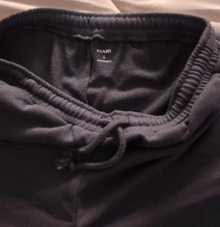 Pantalón deportivo ancho gris