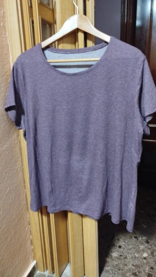 Camiseta morada de manga corta