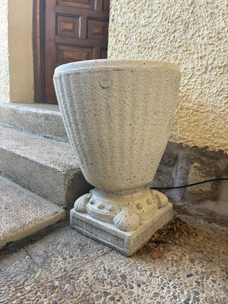 Maceta de piedra grande decorativa