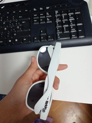 Gafas de sol blancas y negras